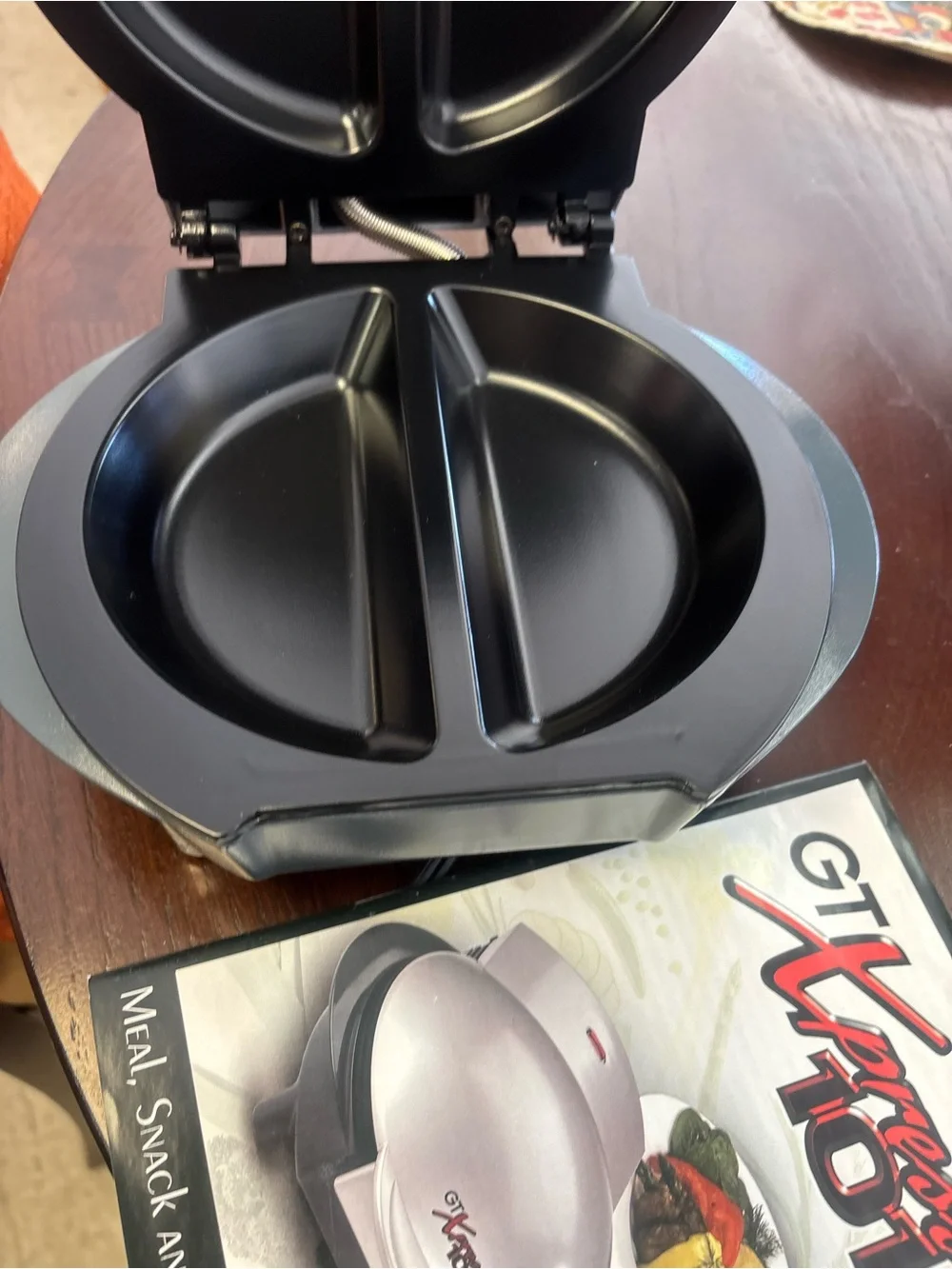 GT Xpress 101 Silver Electric personal size cooker grill